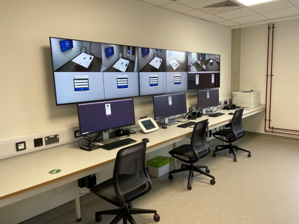 Hydra simulation control room